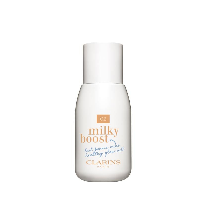 La fórmula láctea de está primera leche de maquillaje para la tez incorpora microperlas mágicas que liberan su color en contacto con la piel; también contiene extracto de kiwi bio, rico en vitamina C, que reactiva la energía de la piel, y leche de melocotonero, que hidrata y suaviza hasta 8 horas. Su frasco es 100% reciclable.  Milky Boost My Clarins de Clarins  (36 €).