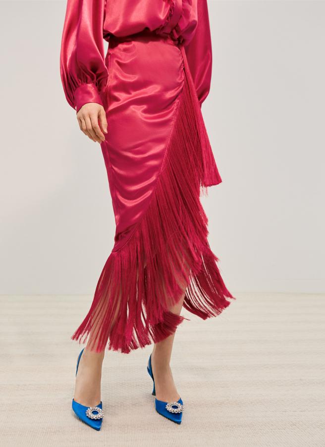 De satén con flecos, de Uterqüe (87,50 €).