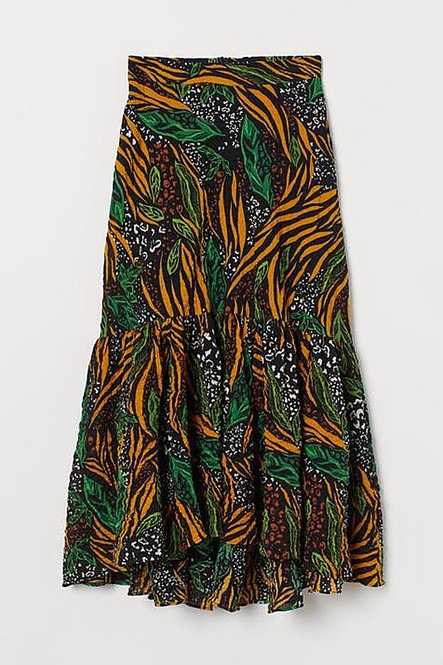 La falda midi de H&M iene un bajo asimétrico está disponible hasta la talla 50.