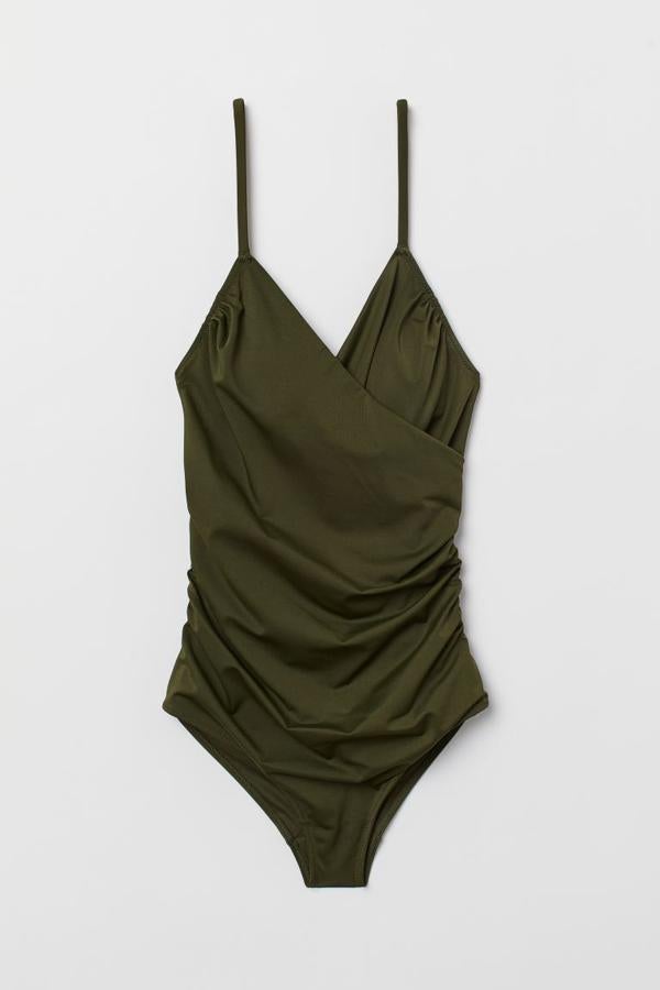 El caqui es un color perfecto para presumir de moreno, pero no te emociones porque este que cuesta 29,99 euros solo queda en la talla 32.