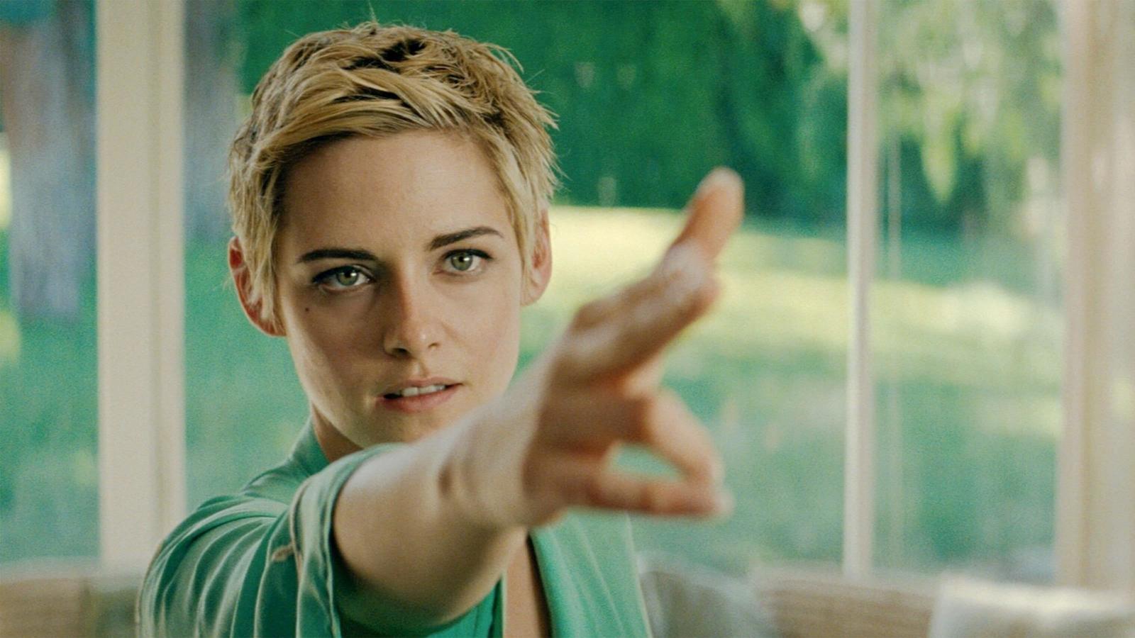Kristen Stewart (en la imagen, en un fotograma de su próxima película, Seberg) acaba de confirmar que encarnará a la princesa Diana de Gales a las órdenes de Pablo Larraín en Spencer, una película centrada en el fin de semana en el que la princesa decidió divorciarse de Carlos de Inglaterra.