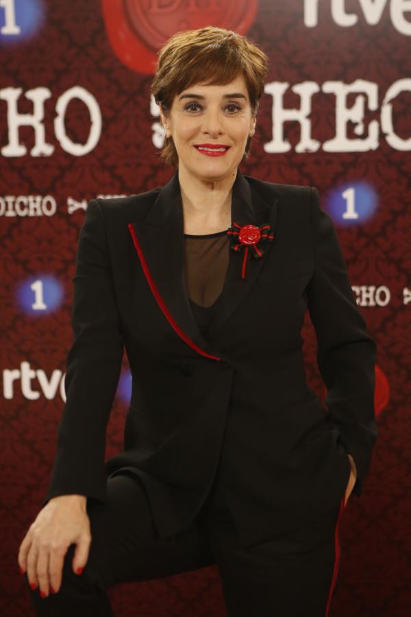 Anabel Alonso siempre ha sido recelosa de su vida privada y, aunque jamás ocultó su orientación sexual, tampoco hablaba abiertamente de ella. Lo hizo por primera vez en una entrevista en 2017, donde contó que llevaba cuatro años de relación sentimental con una mujer. "Yo nunca lo he ocultado. Otra cosa muy distinta es que la gente se invente cosas. Yo siempre lo he llevado con normalidad. Lo que pasa es que nunca digo si estoy con tal o con cual. Hago mi vida. Pero lo mismo haría si estuviera con un tío, ¿eh?". Lo cierto es que las mujeres lesbianas lo tienen mucho más difícil que los hombres gays para vivir abiertamente su sexualidad. En 2019, Alonso celebraba un cambio en las costumbres que, quizá, solo aplica a las grandes ciudades. "Yo creo que el armario más peligroso es el que se pone uno mismo. Además, lo de la condición sexual hoy es muy relativo. Ahora todo es más fluido: ahora estoy con una mujer, ahora con un hombre…".