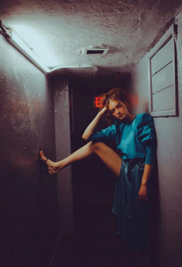 Cuerpo turquesa de cuello redondo y manga larga abullonada acaba en puño elástico por 25,95 euros, también con posibilidad de falda a juego