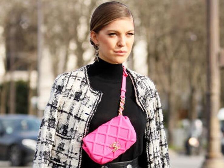 Fotos: El bolso que más favorece y que mejor combina con cualquier look es de color rosa
