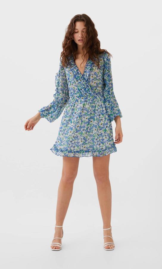 Mini vestido con escote cruzado y fruncido, (12,99 euros).