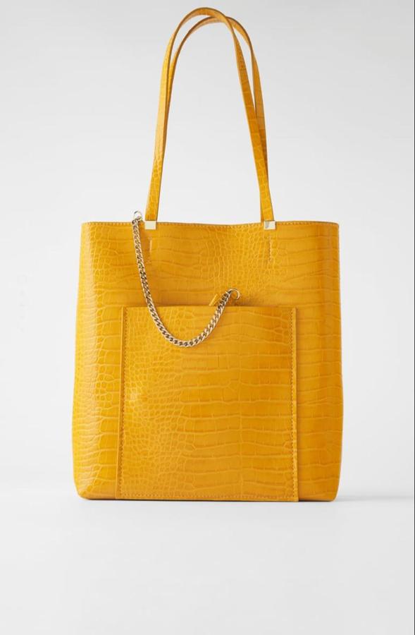 Bolso shopper mostaza, (9,99 euros).