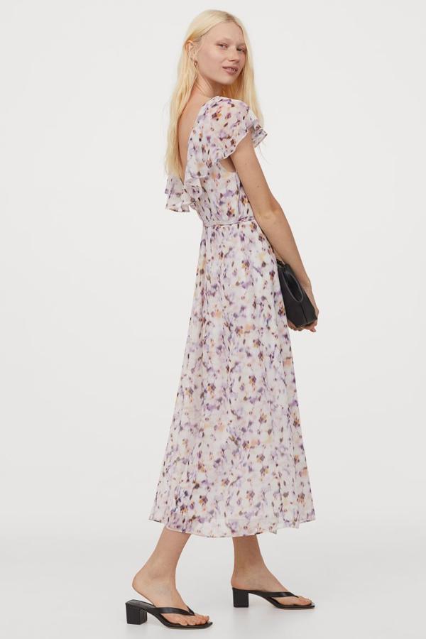 Vestido largo de flores con escote a la espalda rebajado a 34,99 euros.