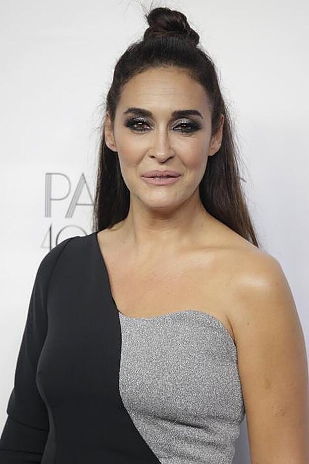 Una original versión del moño anterior, perfecta para las citas sofisticadas.