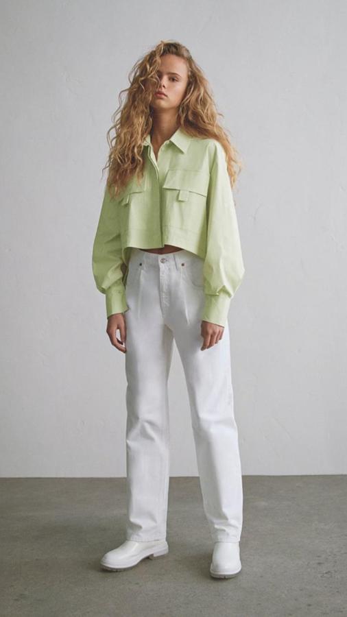 Vaqueros blancos rectos, con pinzas delanteras, de los Special Prices de Zara (15,99 euros).