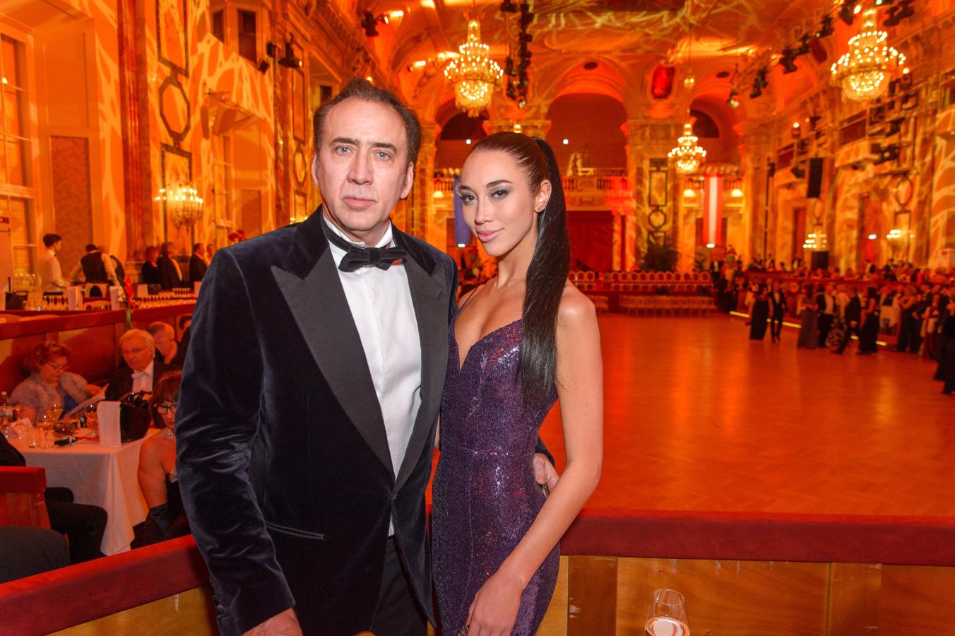 El actor y la maquilladora llevaban un año saliendo, así que su boda exprés en Las Vegas (la cuarta para Nicolas Cage) no fue una sorpresa. Pero la ceremonia desencadenó una serie de peleas y acusaciones mutuas (“ella se va a quedar todo mi dinero”, dijo él) y Nicolas acabó pidiendo la anulación cuatro días después, alegando que estaba demasiado borracho como para tomar semejante decisión. Cage ya tenía antecedentes tanto de alcoholismo como de matrimonios breves (el suyo con Lisa Marie Presley duró tres meses).