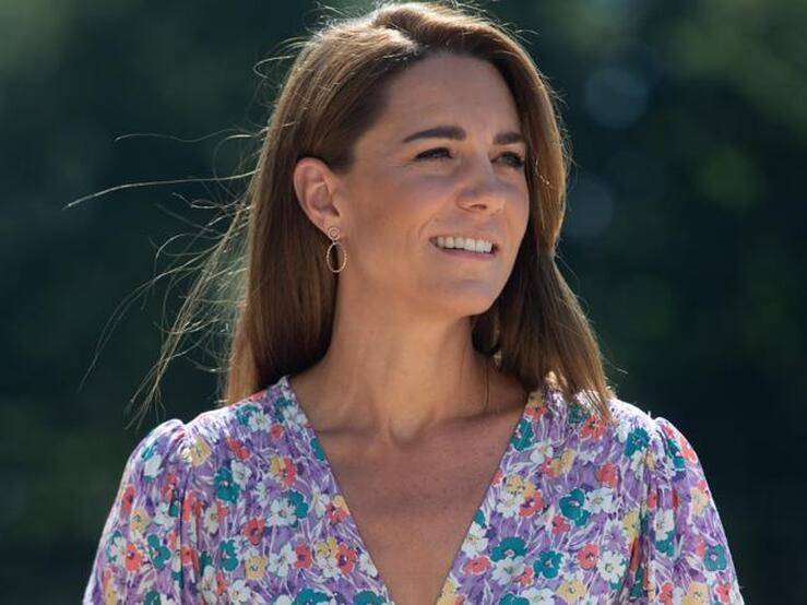 Fotos: Ocho vestidos de flores midi para sustituir el que ha agotado Kate Middleton en horas