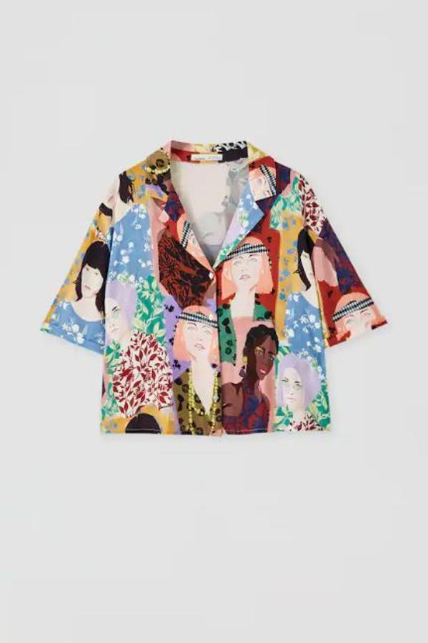 Camisa de manga corta de estampado multicolor, rebajada de 19,99 a 15,99 euros.
