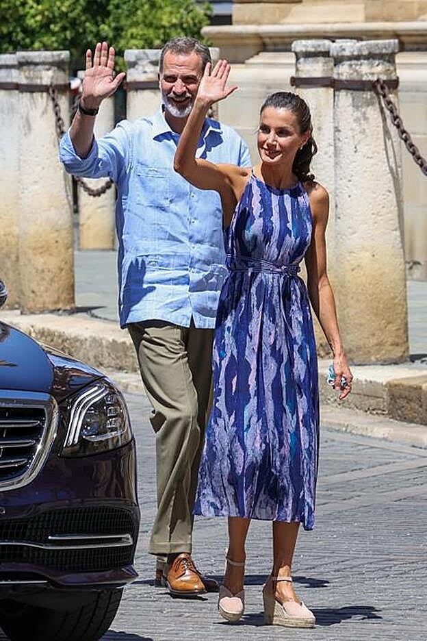 Los reyes acudían esta mañana al Alcázar de Sevilla en visita oficial.