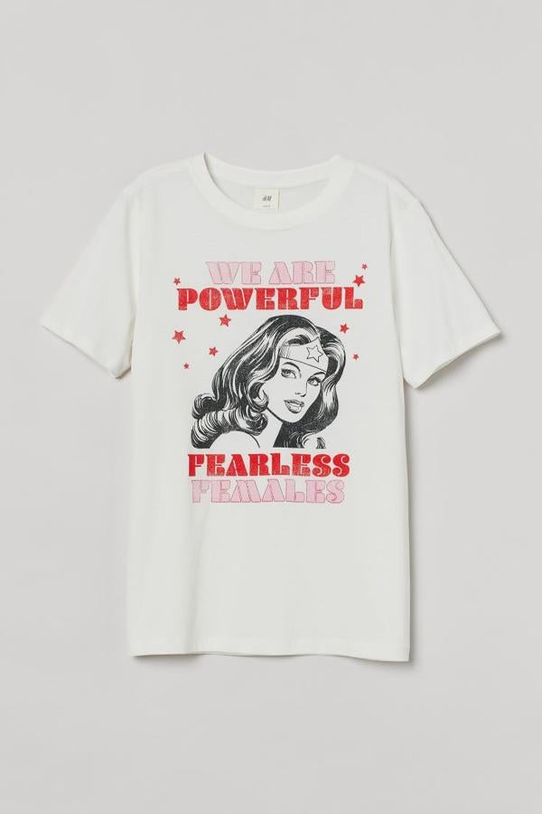 Camiseta de cuello redondo con una estampación retro de Wonder Woman (9,99 euros).