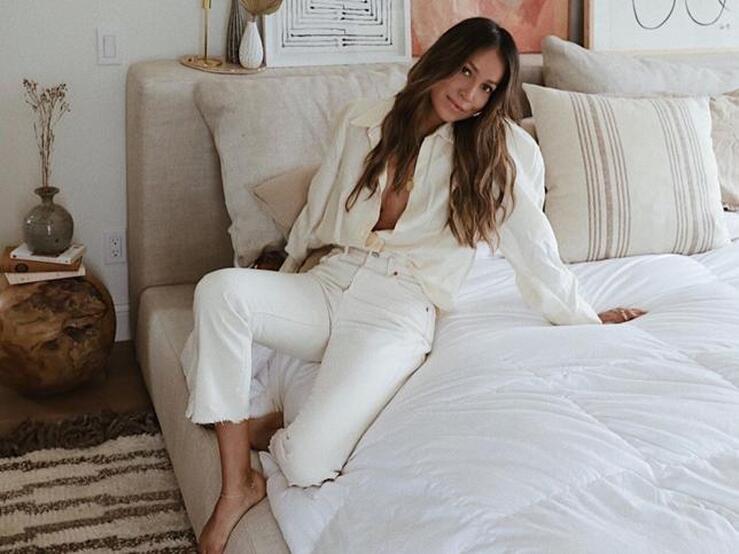 Fotos: Aprovecha las rebajas para comprar uno de estos pantalones blancos con descuento que sientan bien a los 20 y a los 50