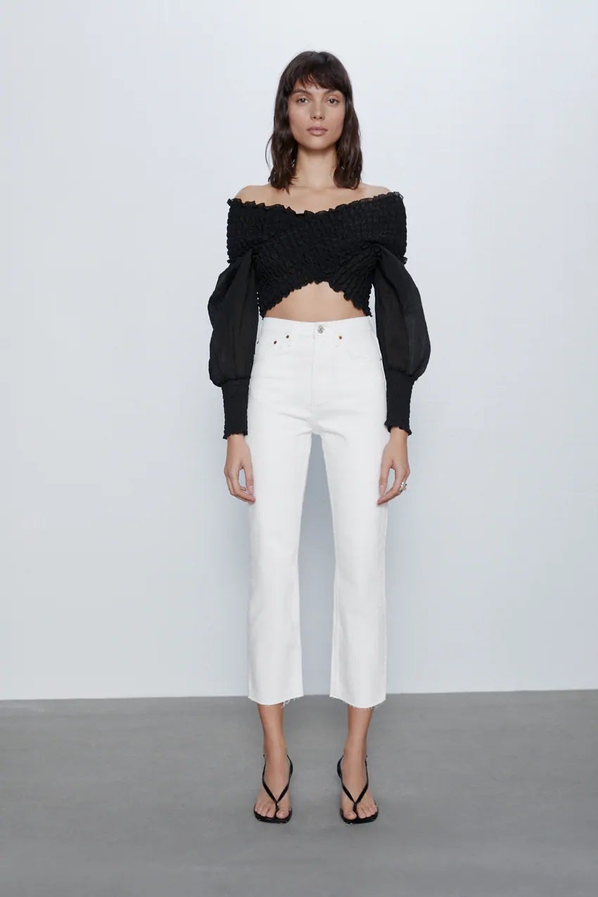 Pantalones blancos tipo Jeans ZW Premiun The High Kick de las rebajas de Zara. Antes: 29,95 euros. Ahora: 19,99 euros.