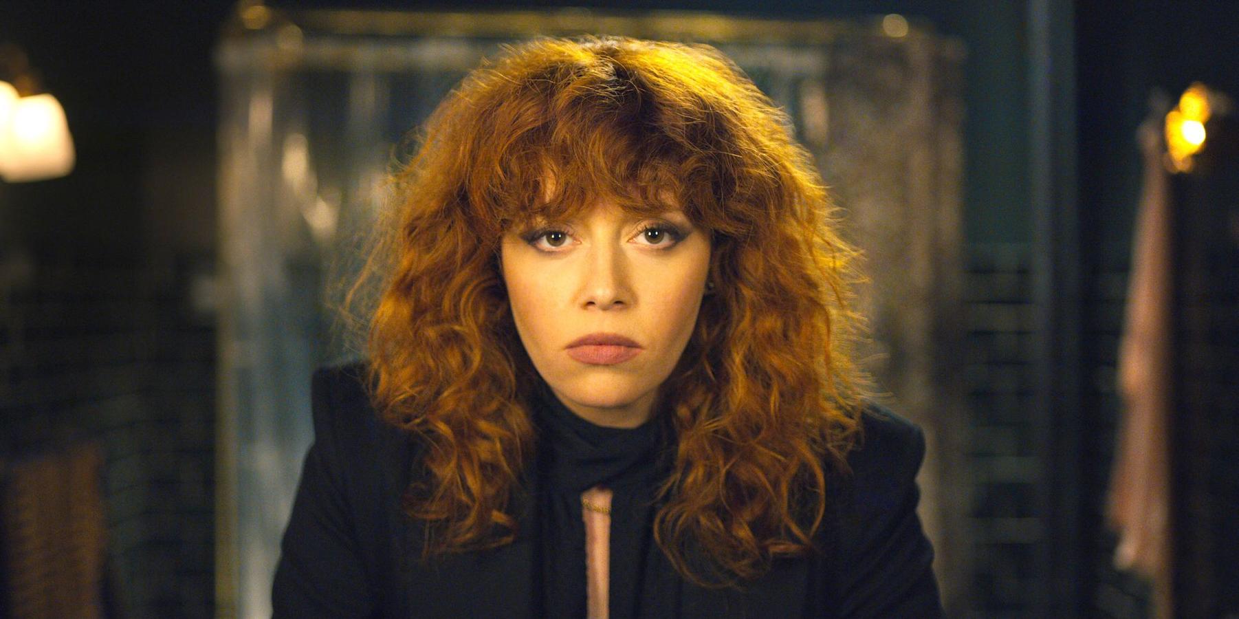 Nadia descubre que está en un bucle temporal, y poco a poco va averiguando cómo funciona; pero nunca llegamos a saber qué lo ha causado. Algo similar podemos decir, por cierto, de The Leftovers.