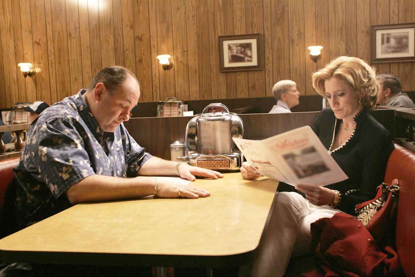 Oímos el tema Don't Stop Believin en un abarrotado restaurante y, de pronto, se hace el silencio y la serie termina para siempre. ¿Qué ha pasado? ¿Cuál ha sido el destino de Tony Soprano? Los finales abiertos nos matan, chicas.