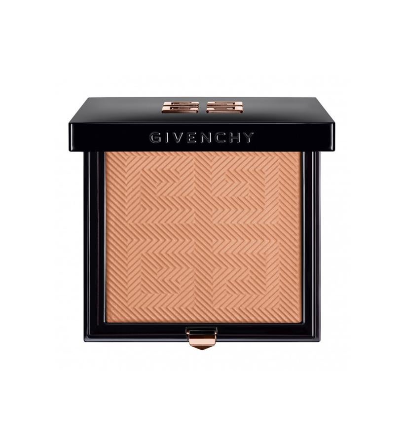 Ofrecen a la piel una textura de segunda piel gracias a su fórmula sin talco, permitiendo cubrirla de forma modulable. Disponible en tres tonos: claro, medio y oscuro. Teint Couture Healthy Glow Powder de Givenchy (47 €).