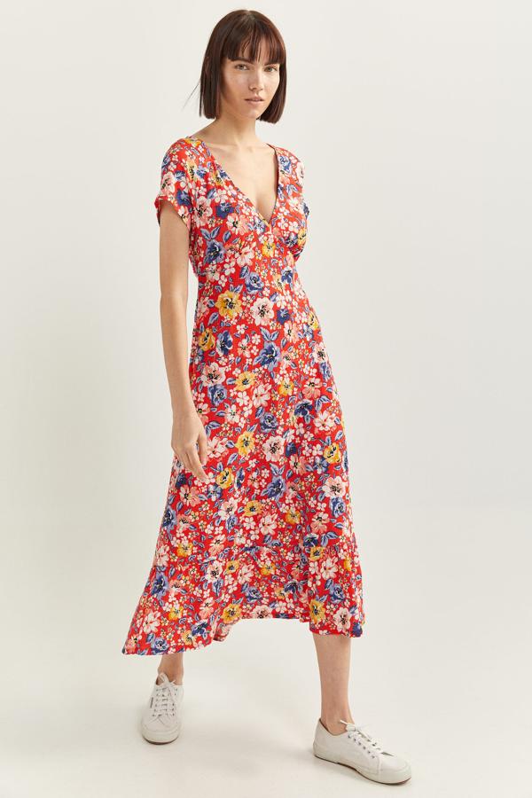 Vestido midi con escote de pico, de las rebjas de Springfield (17,99 €).