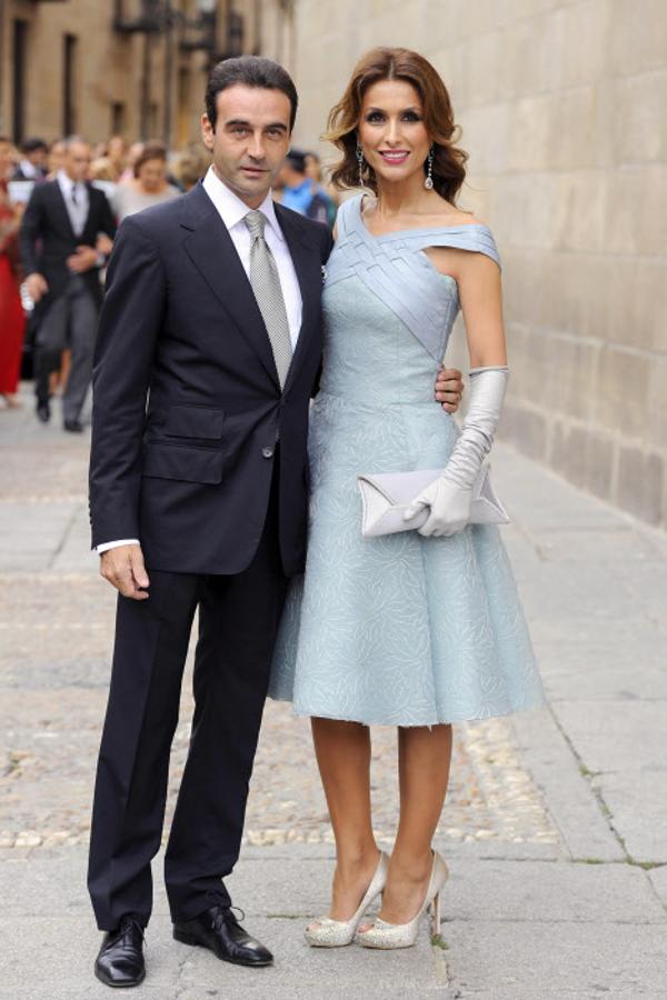 Para una boda en 2013, Paloma Cuevas escogió este vestido corto en color azul claro.