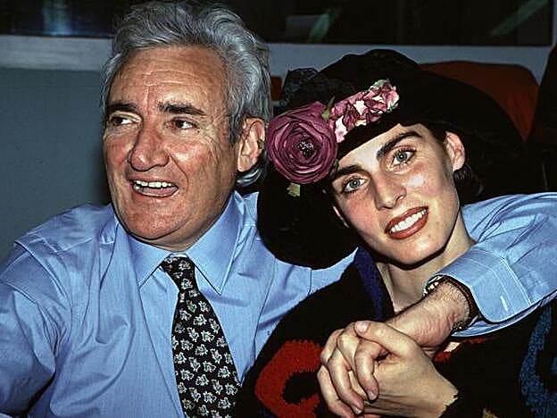 Antonia Dell'Atte junto a Luis del Olmo en una imagen de 1990, recién llegada a España, donde reside desde entonces.