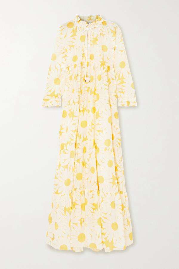 Maxivestido vaporoso con manga larga y cuello alto fruncido, de Eywasouls Malibu (330 €).