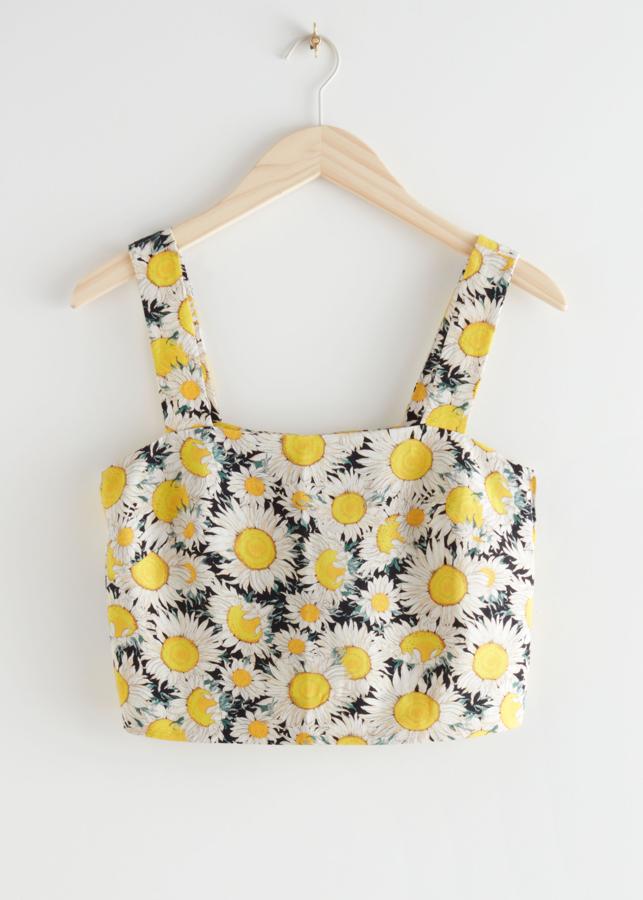 Top de lino estampado con tirantes y escote recto, de & Other Stories (39 €).