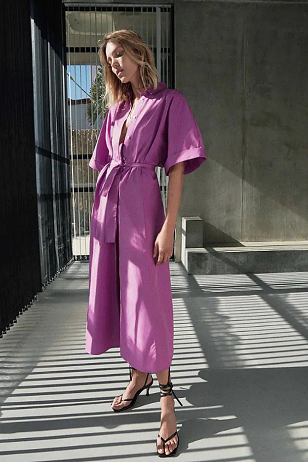 Vestido camiseta de silueta amplia y manga corta amplísima, hasta la XXL.