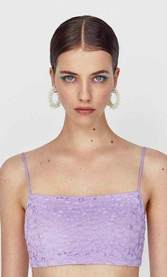 En color malva, este bralette de encaje con escote recto y tirante fino está disponible en varios colores. Tiene un precio de 9,99 euros.