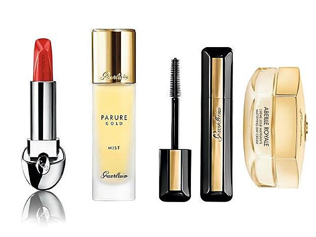 1. Suave. Rouge G (nº 235), con esferas de ácido hialurónico (35,10 €). 2. Fijador Parure Gold Mist, bruma que fija el maquillaje e ilumina la piel (41,30 €). 3. XXL Cils de Enfer So Volume, máscara para amplificar las pestañas (36,70 €). 4. Matificante Abeille Royale, crema de día (133,40 €). Todo es de guerlain.