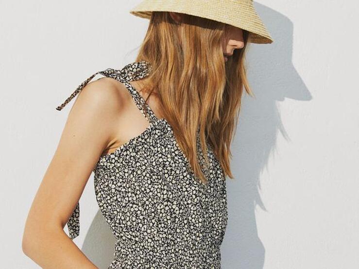 Fotos: Los 10 monos cortos más apetecibles de H&M y Bershka que adelgazan y son ideales para meter en la maleta