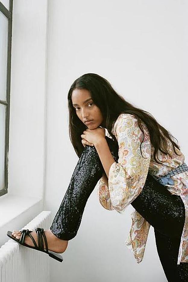 Vestido mini estampado de la nueva colección de Zara (29,95 euros).