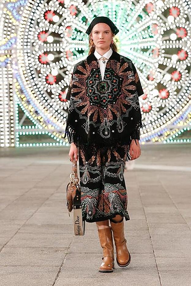 Salida del desfile crucero 2021 de Dior