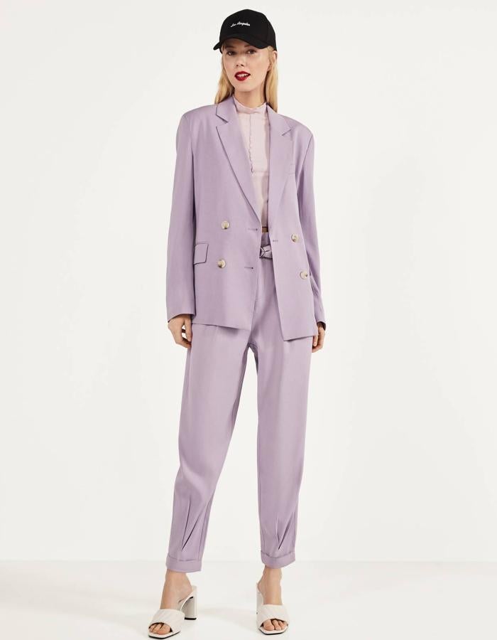 Con tiro alto y estrechos en el tobillo, de Bershka (7,99 €)