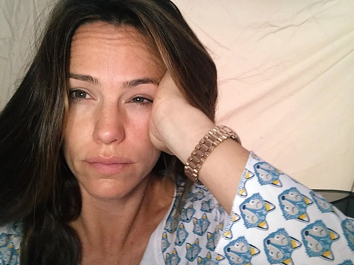 Otro ejemplo de que los 45 años pueden ser fabulosos, aunque no tan extraterrestre como el de Jennifer Lopez. Aquí vemos los ojos hinchados y las rojeces que tenemos todas al levantarnos, prueba de que Jennifer Garner se fotografió a sí misma muy poco después de abrir el ojo por la mañana.