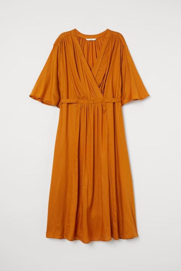 Vaporoso, con el escote cruzado y lazada cosida en la cintura. Es de H&M, está disponible en tres colores distintos y cuesta 34.99 euros.