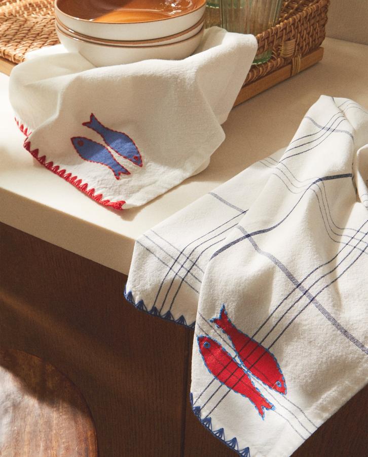 Trapos con bordados de Zara Home, (9,99 euros).