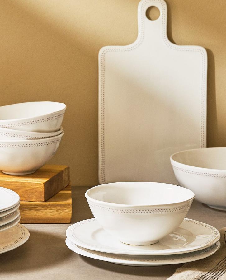 Vajilla clásica de Zara Home, (15,99 euros).