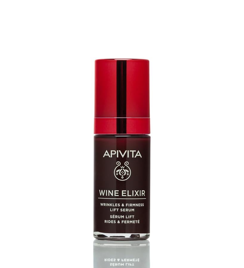 Penetra hasta lo más profundo de la piel y reduce la aparición de arrugas ofreciendo, al mismo tiempo, una piel y contornos más firmes gracias a los polifenoles de la vid de Santorini, que son unas potentes moléculas antienvejeciemiento. La mástica aumenta la densidad y elasticidad de la piel; el extracto patentado de propóleo protege del estrés oxidativo y factores externos; la la miel, la cera de abeja, el ácido hialurónico, la manteca de karité, el aceite de oliva y el aceite de semillas de uva hidratan, y los aceites de neroli, pachulí, salvia esclarea y rosa rejuvenecen tanto la piel como el estado de ánimo. Serum Antiarrugas & Reafirmante de Apivita (44 €).