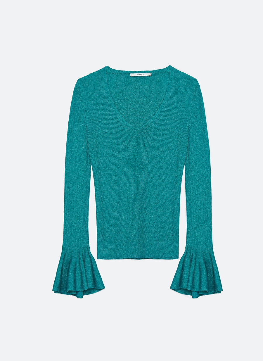 Jersey azul sirena con brillos, volantes y escote a pico. Antes: 69 euros. Ahora: 29,95 euros.