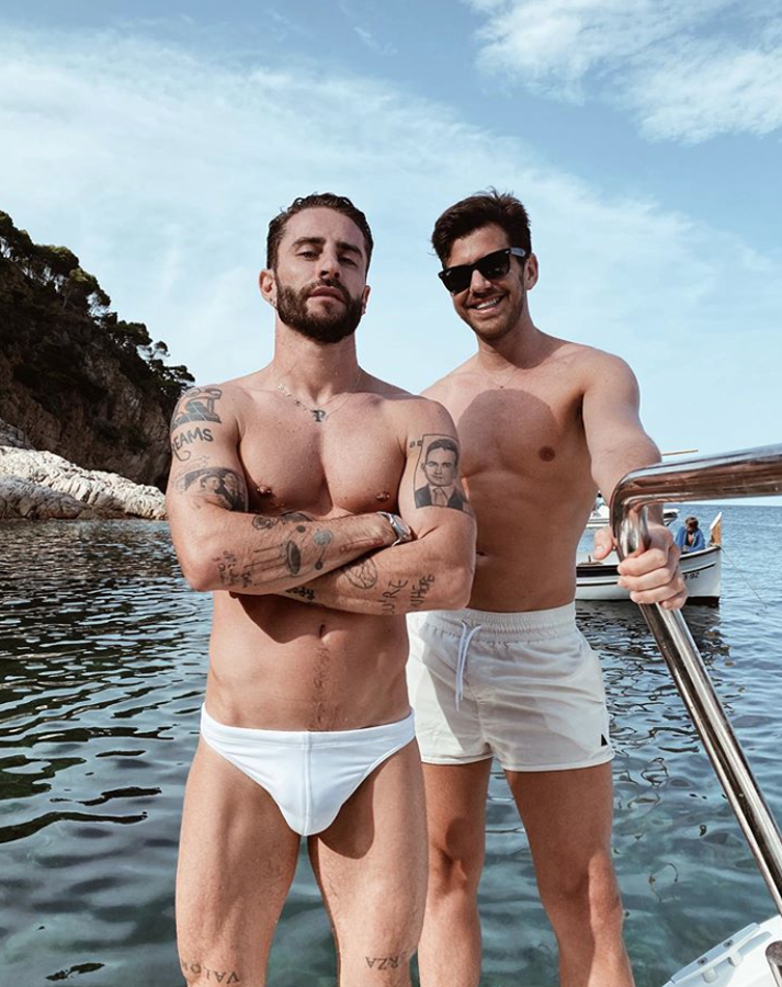 Probablemente, el personaje que tiene el récord de meter la pata con sus acciones, afirmaciones u omisiones. Como en "Matrix", su percepción no termina de conectar con el mundo real, de ahí que los choques con el público sean constantes.