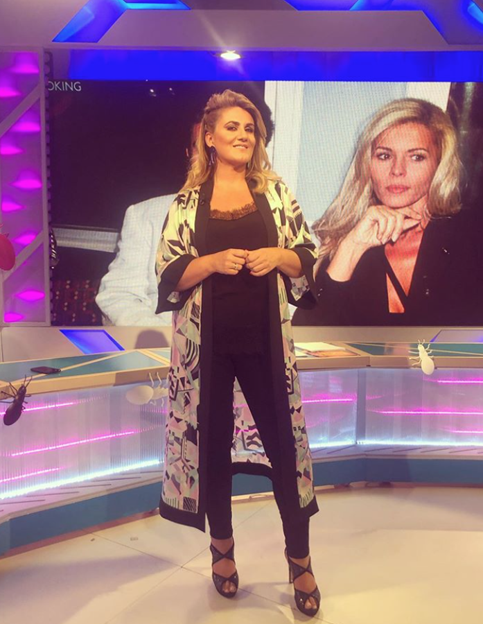 Quizá pase por las mismas etapas que otro insigne de Mediaset, Jorge Javier Vázquez, en su relación con la cámara: inseguridad, prepotencia, batacazo, empoderamiento, batacazo, Paulo Coelho... Es tan profesional y competente que molesta.