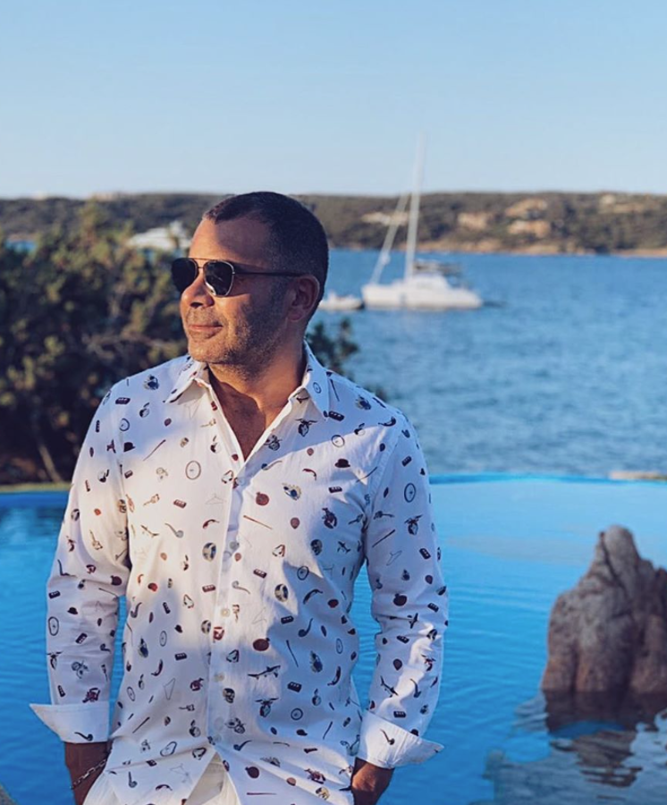 Un monstruo de la televisión. Siempre sale huyendo del plató cuando se termina el programa, quizá para que nadie disturbe su aura de estrella catódica. Como Tom Cruise, al que nadie puede mirar a los ojos (por contrato).