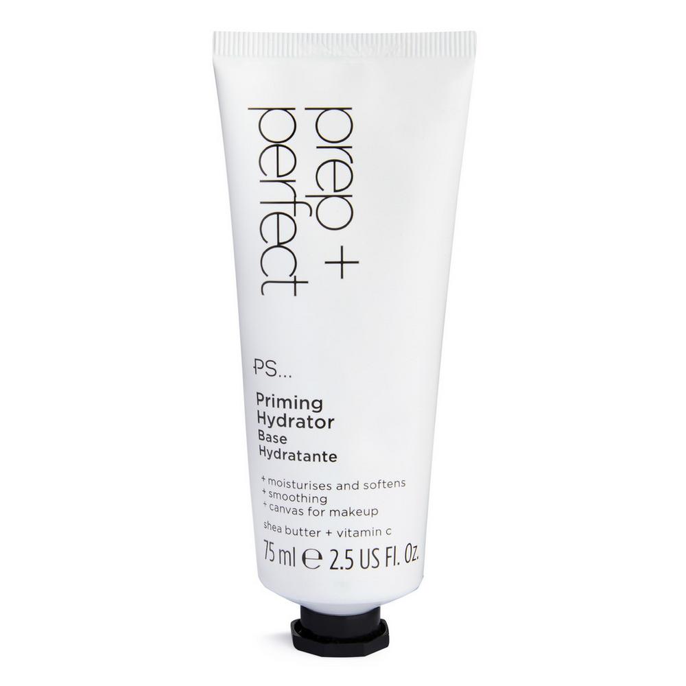 ¿El maquillaje te marca las arrugas? Evítalo aplicando la  prebase hidratante Prep and Perfect de Primark  con manteca de karité y vitamina C. (4 euros).
