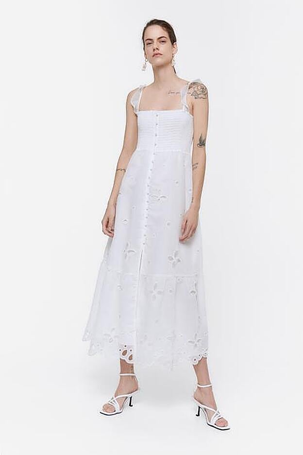 El vestido de la Reina cuesta 129 euros en Uterqüe.