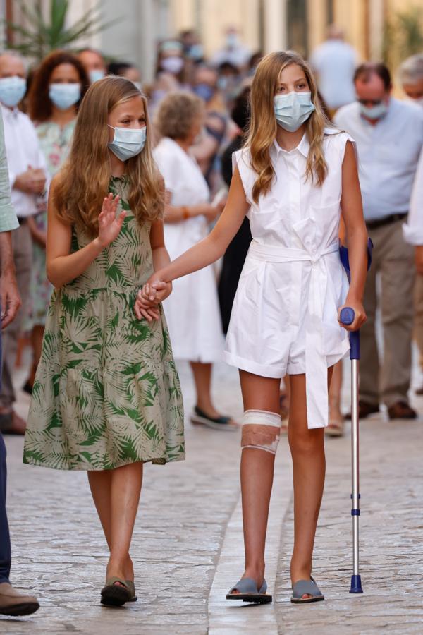 Las  hijas de don Felipe y doña Letizia  cada vez tienen un papel más protagonista en los actos oficiales de la Familia Real. La Princesa Leonor, que  cumplirá 15 años el 31 de octubre  es la heredera al trono de España y ya hizo  su debut como Princesa de Asturias en los Premios  que llevan su nombre el pasado mes de octubre. La  infanta Sofía , por su parte, cumplió 13 años en abril y ejerce de 'fiel escudera' de su hermana, con la que siempre se muestra muy cómplice.