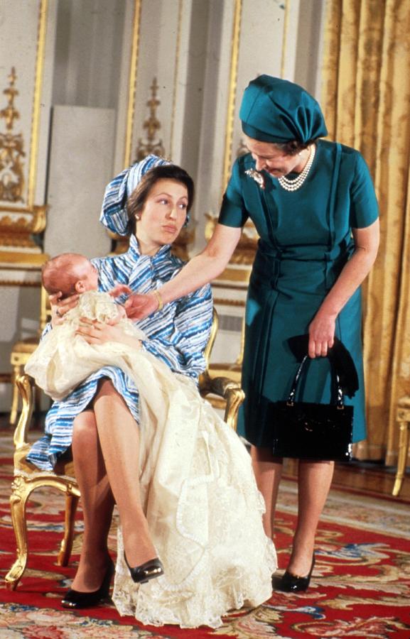 Peter Phillips, el primer hijo de la Princesa Ana y Mark Phillips, nació el 15 de noviembre de 1977 en Londres. Por decisión de sus padres, ni él ni su hermana Zara llevan el título de Alteza Real que les correspondería por tradición familiar.