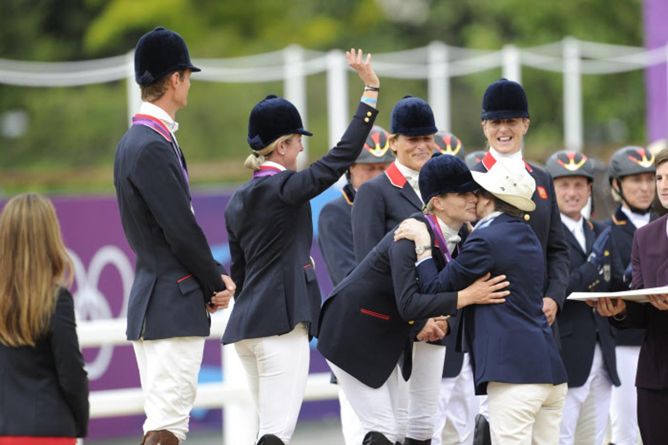 La Princesa Ana de Inglaterra tuvo el honor de condecorar a su hija Zara Phillips en los Juegos Olímpicos de Londres de 2012 en la categoría de hípica. Madre e hija no solo comparten afición, tambén han representado a su país en sendas Olimpiadas.