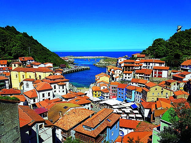 Vista de Cudillero (Asturias) desde un mirador.